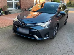 Grau Gebraucht 2015 Toyota Avensis T2 Limousine | 13.000 €