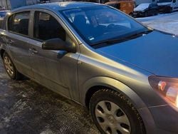 Grau Gebraucht 2005 Opel Astra Sport Limousine | 1.200 € (Guter Preis)