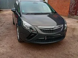 Grau Gebraucht 2012 Opel Zafira Van / Kleinbus | 5.300 €