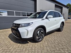 Cool white pearl metallic Neu 2025 Suzuki Vitara Comfort+ SUV | 25.470 € (Fairer Preis)