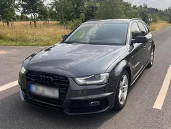 Grau Gebraucht 2015 Audi A4 Black Edition Kombi | 12.700 € (Fairer Preis)