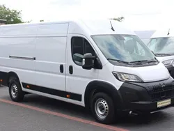 Weiß icy Gebraucht 2024 Peugeot Boxer Van | 27.368 € (Superpreis)