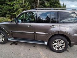 Grau Gebraucht 2017 Mitsubishi Pajero SUV | 29.900 € (Etwas zu teuer)