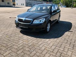 Schwarz Gebraucht 2012 Skoda Octavia Kombi | 5.700 € (Guter Preis)