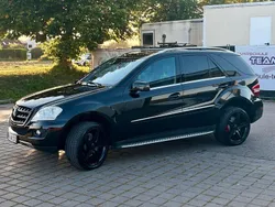 Schwarz Gebraucht 2009 Mercedes ML320 SUV | 12.000 €