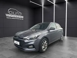 Star dust / black / met Gebraucht 2020 Hyundai i20 Advantage Limousine | 14.899 € (Etwas zu teuer)