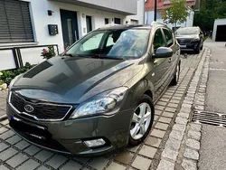 Grau Gebraucht 2012 Kia Ceed Edition 7 Kombi | 4.999 € (Guter Preis)