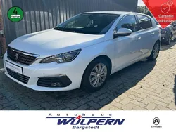 Weiß Gebraucht 2021 Peugeot 308 Allure Limousine | 18.900 € (Fairer Preis)