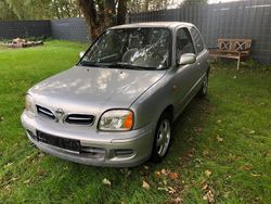 Silber Gebraucht 2001 Nissan Micra Kleinwagen | 2.499 €