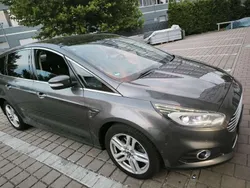 Grau Gebraucht 2018 Ford S-MAX Titanium Van / Kleinbus | 18.500 € (Fairer Preis)