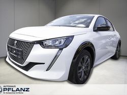 Weiss Gebraucht 2021 Peugeot e-208 Active Kleinwagen | 15.485 € (Fairer Preis)