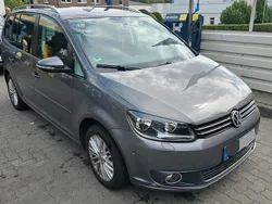 Grau Gebraucht 2015 VW Touran Van / Kleinbus | 7.700 € (Guter Preis)