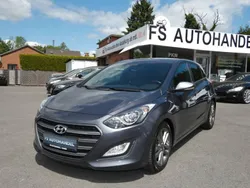 Grau Gebraucht 2016 Hyundai i30 Passion Limousine | 13.999 € (Etwas zu teuer)