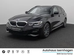 Saphirschwarz metallic 47schwarz Gebraucht 2022 BMW 330e M Sport Limousine | 34.499 € (Guter Preis)