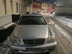 Grau Gebraucht 2003 Mercedes C180 Limousine | 2.700 € (Etwas zu teuer)