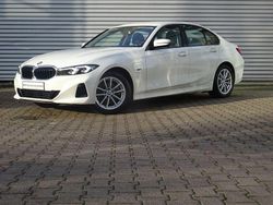 Weiß Gebraucht 2022 BMW 320e Limousine | 28.894 € (Fairer Preis)