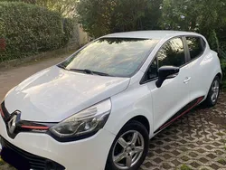 Weiß Gebraucht 2012 Renault Clio IV Dynamique Limousine | 5.500 € (Etwas zu teuer)