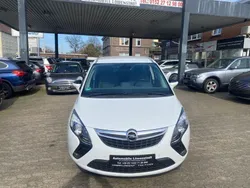 Weiß Gebraucht 2014 Opel Zafira Tourer Innovation Van / Kleinbus | 11.400 € (Etwas zu teuer)