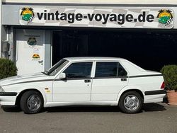 Weiß Gebraucht 1991 Alfa Romeo 75 Limousine | 11.900 €