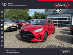 Rot Neu 2025 Toyota Yaris Hybrid Limousine | 29.070 € (Teuer)
