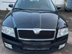 Schwarz Gebraucht 2007 Skoda Octavia Kombi | 2.999 € (Fairer Preis)