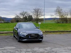 Grau Gebraucht 2024 Audi A4 S-Line Limousine | 43.490 € (Etwas zu teuer)
