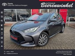 Grau Gebraucht 2023 Toyota Yaris Team Limousine | 18.480 € (Fairer Preis)