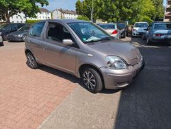 Gold Gebraucht 2005 Toyota Yaris Limousine | 2.490 € (Etwas zu teuer)