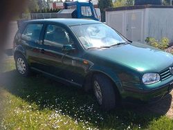 Grün Gebraucht 1999 VW Golf IV Basis Limousine | 1.400 € (Guter Preis)