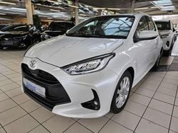 Weiss Gebraucht 2023 Toyota Yaris Team Kleinwagen | 18.850 € (Fairer Preis)
