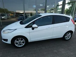 Weiß Gebraucht 2016 Ford Fiesta Celebration Kleinwagen | 9.800 € (Guter Preis)
