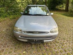 Silber Gebraucht 1995 Ford Escort Limousine | 1.900 €