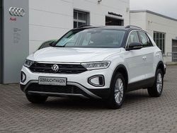 Pure white (metallic) Gebraucht 2024 VW T-Roc Life SUV | 27.445 € (Fairer Preis)