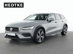 Grau Gebraucht 2023 Volvo V60 CC Plus Kombi | 38.880 € (Fairer Preis)
