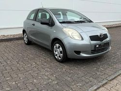 Silber Gebraucht 2006 Toyota Yaris Kleinwagen | 2.150 €