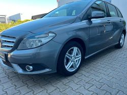 Grau Gebraucht 2014 Mercedes B200 Van / Kleinbus | 12.999 € (Fairer Preis)