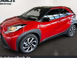 Chilli red / schwarz Gebraucht 2025 Toyota Aygo X Play SUV | 18.790 €