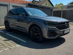 Grau Gebraucht 2022 VW Touareg R-line SUV | 47.000 € (Teuer)