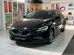 Schwarz Gebraucht 2017 Volvo V40 Momentum Kombi | 10.200 € (Fairer Preis)