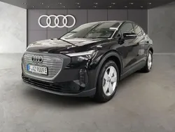 Mythosschwarz metallic Gebraucht 2024 Audi Q4 Sportback e-tron Ambiente SUV | 50.740 € (Teuer)
