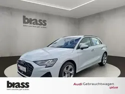 Gletscherweiß metallic Gebraucht 2024 Audi A3 Sportback Ambiente Limousine | 28.900 € (Fairer Preis)