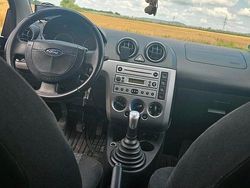 Schwarz Gebraucht 2004 Ford Fiesta Kleinwagen | 1.500 € (Etwas zu teuer)