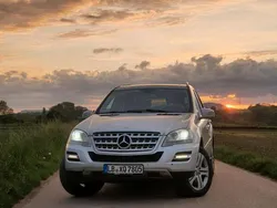 Grau Gebraucht 2011 Mercedes ML350 SUV | 10.500 € (Etwas zu teuer)
