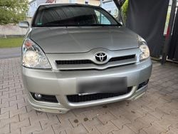 Silber Gebraucht 2004 Toyota Corolla Verso Van / Kleinbus | 3.850 €