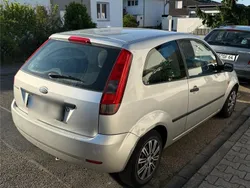 Silber Gebraucht 2004 Ford Fiesta Kleinwagen | 1.200 €