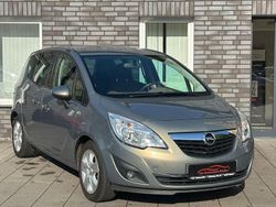 Braun Gebraucht 2011 Opel Meriva Design Edition Van / Kleinbus | 5.899 € (Etwas zu teuer)