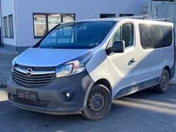 Grau Gebraucht 2016 Opel Vivaro Van | 9.800 € (Fairer Preis)