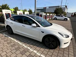 Weiß Gebraucht 2023 Tesla Model 3 RWD Limousine | 27.800 € (Guter Preis)