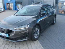 Grau Neu 2024 Ford Focus Titanium Limousine | 31.390 € (Etwas zu teuer)