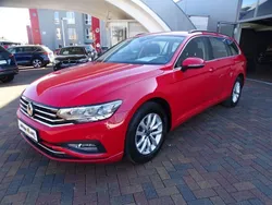 Rot Gebraucht 2022 VW Passat R Kombi | 18.950 € (Superpreis)